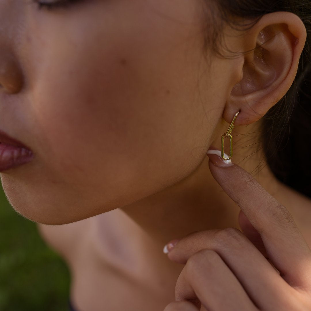 10K YELLOW GOLD PAPERCLIP DROP STUDS