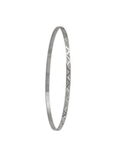 Load image into Gallery viewer, 2MM 10K GOLD DIAMOND CUT SLIP ON BANGLE
