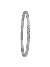Load image into Gallery viewer, 10K 4MM GOLD DIAMOND CUT SLIP ON BANGLE
